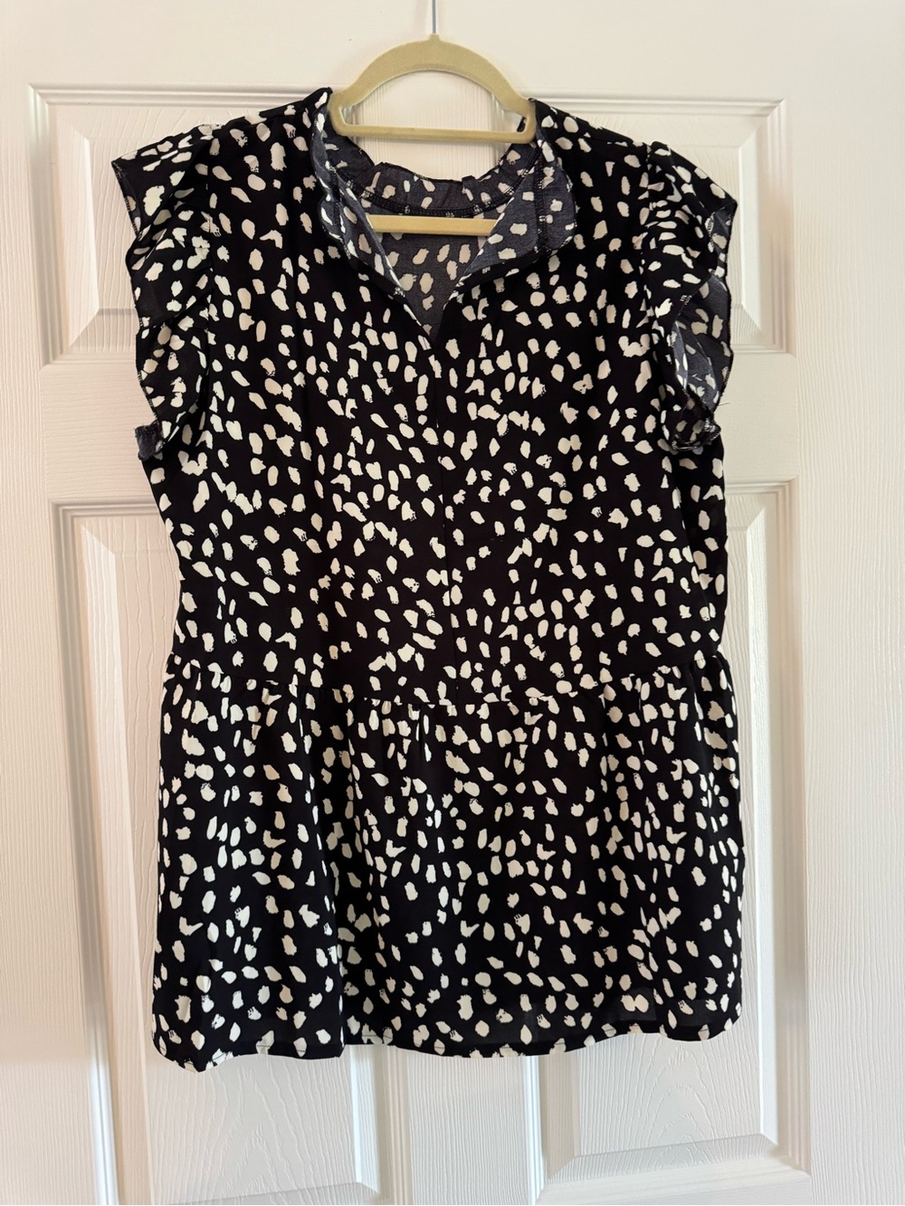 Black and White Dot Print Flutter Sleeve Women's Top